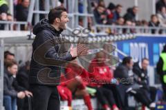 3. Liga; SV Wehen Wiesbaden - FC Ingolstadt 04; Cheftrainer Guerino Capretti (FCI) an der Seitenlinie, Spielerbank