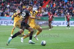 3. Liga; FC Ingolstadt 04 - SG Dynamo Dresden; Marcel Costly (22, FCI) Kraulich Tobias (33 DD) Zweikampf Kampf um den Ball