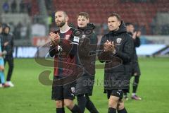 2.BL; FC Ingolstadt 04 - Erzgebirge Aue; nach dem Spiel Sieg Jubel Freude Spieler bedanken sich bei den Fans Rico Preißinger (6, FCI) Maximilian Neuberger (38, FCI) Marcel Gaus (19, FCI)