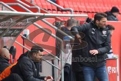 3.Liga - Saison 2022/2023 - FC Ingolstadt 04 -  - FC Freiburg II - Cheftrainer Guerino Capretti  (FCI) - beim 0:1 Führungstreffer von Freiburg -  schlägt gegen die Plastikwand - Foto: Meyer Jürgen