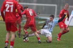 Kreisliga - Saison 2025/26- TSV Kösching - FC Sandersdorf - Stefan Winkler blau Sandersdorf  - Sebastian Schneeberger rot Kösching - Foto: Meyer Jürgen