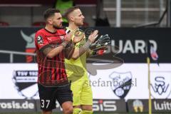 3. Liga; FC Ingolstadt 04 - Rot-Weiss Essen; Spieler bedanken sich bei den Fans Pascal Testroet (37, FCI) Torwart Marius Funk (1, FCI)