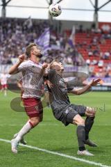 3. Liga; FC Ingolstadt 04 - VfL Osnabrück; Zweikampf Kampf um den Ball Yannick Deichmann (20, FCI) Wiemann Niklas (25 VFL)