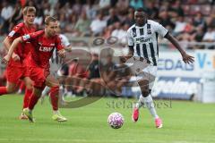Toto Pokal; FC Memmingen - FC Ingolstadt 04, 2. Runde; Obed Ugondu (17, FCI) vor dem Tor