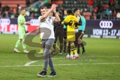 3. Liga; FC Ingolstadt 04 - Borussia Dortmund II; Spieler bedanken sich bei den Fans, Cheftrainer Michael Köllner (FCI)