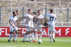 3. Liga; Borussia Dortmund II - FC Ingolstadt 04; Tor Jubel Treffer #0:1, Pascal Testroet (37, FCI) mit Yannick Deichmann (20, FCI) Tim Heike (9, FCI) Felix Keidel (43, FCI) Mladen Cvjetinovic (19, FCI) Max Besuschkow (17, FCI)