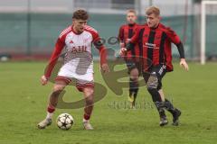 Kreisklasse - Saison 2025/26- Türk SV Ingolstadt - SC Steinberg-  - Enis Kuqanaj weiss Türkisch - Florian Weigl rot Steinberg  - Foto: Meyer Jürgen