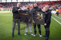 3. Liga; FC Ingolstadt 04 - MSV Duisburg; Sondertrikot 20 Jahre FCI Sponsoren Audi Rainer Denninger Jonas Seidel (SI electronics) Lukas Fröde (34, FCI) und Ivan Wyberal von Prosis