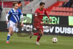 3. Liga - Saison 2025/26 - FC Ingolstadt 04 - Energie Cottbus - Carlsen Frederic Bennedsgaard (Nr.8 - FCI) - Lukas Michelbrink (Nr.8 - FC Energie Cottbus) - Foto: Meyer Jürgen