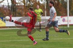 2023_11_5 - SV Kasing - TV Münchsmünster - Kreisliga - Saison 2023/24 - Nikita Müller rot Kasing -  Dennis Fuchs grau Münchsmünster - Foto: Meyer Jürgen