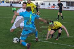 Kreisliga - Saison 2022/2023 - TSV Gaimersheim - FC Hitzhofen/Oberzell - Manuel Bittlmayer weiss Gaimersheim - Stefan Seitz Torwart Hitzhofen - Norbert Redl gelb rechts Hitzhofen - Foto: Meyer Jürgen