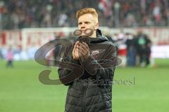 2.BL; SSV Jahn Regensburg - FC Ingolstadt 04; nach dem Spiel Unentschieden Remis, Spieler bedanken sich bei den Fans Christian Gebauer (22, FCI) Torschütze