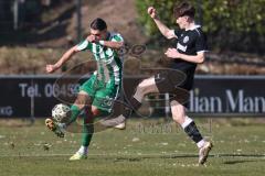 Landesliga - Saison 2025/26 - SV Manching - TSV Schwabmünchen - Leon Peric (Nr.20 - SV Manching) - Gumpinger Richard schwarz Schwabmünchen - Foto: Meyer Jürgen