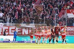 3. Liga; SSV Jahn Regensburg - FC Ingolstadt 04; Tor Jubel Treffer Ausgleich durch Jahn, hinten Torwart Marius Funk (1, FCI) vorne Yannick Deichmann (20, FCI) Benjamin Kanuric (8, FCI)