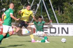 Kreisliga - Saison 2023/2024 - FC Gerolfing - FC Hitzhofen/Oberzell - Leo Zängler grün Gerolfing - Philipp Stipic gelb Hitzhofen - Foto: Meyer Jürgen