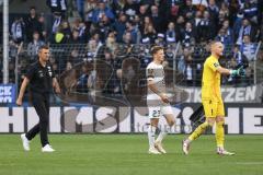 3. Liga; Arminia Bielefeld - FC Ingolstadt 04; Niederlage, hängende Köpfe Cheftrainer Michael Köllner (FCI) Moritz Seiffert (23, FCI) Torwart Marius Funk (1, FCI)