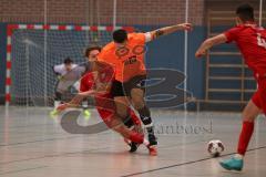 Hallenturnier MTV Ingolstadt - Saison 2025/26 - SV Zuchering - SV Kasing - Patrick Rzepka orange Kasing - Philip Delanowski rot Zuchering - Foto: Meyer Jürgen