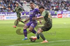 3. Liga; Erzgebirge Aue - FC Ingolstadt 04; Zweikampf Kampf um den Ball Felix Keidel (43, FCI) Barylla Anthony (23 Aue)