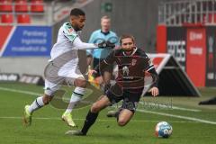 2.BL; FC Ingolstadt 04 - Hannover 96; Rico Preißinger (6, FCI) Zweikampf Kampf um den Ball Linton Maina (11 Han)