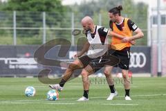 3. Liga; FC Ingolstadt 04 - Trainingsauftakt, Zweikampf Kampf um den Ball Nico Antonitsch (5, FCI) Valmir Sulejmani (7, FCI)