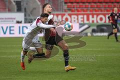 2.BL; FC Ingolstadt 04 - SG Dynamo Dresden; Zweikampf Kampf um den Ball Patrick Schmidt (32, FCI) Aidonis Antonis (23 Dresden)