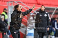 3. Liga; FC Ingolstadt 04 - 1. FC Saarbrücken; an der Seitenlinie, Spielerbank Cheftrainerin Sabrina Wittmann (FCI)