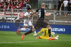 3. Liga - Saison 2026/27 - Victoria Köln - FC Ingolstadt 04  - Nishan Velupillay (Nr.28 - FCI) - Torwart Arne Schulz (Nr.1 - Viktoria Köln) - Meiko Sponsel (Nr.19 - Viktoria Köln) - Foto: Meyer Jürgen