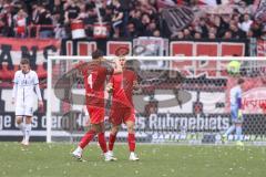 3. Liga; Rot-Weiss Essen - FC Ingolstadt 04; Tor Jubel Treffer Torwart Boevink Pelle (26 FCI) holt den Ball, Jubel Schultz Michael (4 RWE) Kraulich Tobias (33 RWE) Benjamin Kanuric (8, FCI)