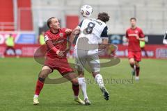 3. Liga; FC Ingolstadt 04 - SV Waldhof Mannheim; Zweikampf Kampf um den Ball Mattis Hoppe (2, FCI) Thalhammer Maximilian (8 SVWM)