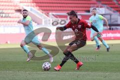 3. Liga - FC Ingolstadt 04 - 1. FC Kaiserslautern - Caniggia Ginola Elva (14, FCI) passt zu Justin Butler (31, FCI) und der trifft zum 1:0 Siegtreffer Tor