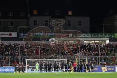 3. Liga; TSV 1860 München - FC Ingolstadt 04; Niederlage, hängende Köpfe Spieler bedanken sich bei den Fans