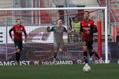 3. Liga; FC Ingolstadt 04 - Borussia Dortmund II; Tor für Dortmund, Torwart Marius Funk (1, FCI) schreit nach vorne, Rico Preißinger (6, FCI) Marcel Costly (22, FCI)