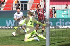 3. Liga; FC Ingolstadt 04 - Arminia Bielefeld; Torchance verpasst Pascal Testroet (37, FCI) Torwart Kersken Jonas (1 AB) Russo Stefano (21 AB)