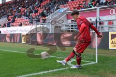 3. Liga - Saison 2025/26 - FC Ingolstadt 04 - Rot-Weiss Essen - Dennis Kaygin (Nr.10 - FC Ingolstadt 04) beim Eckball - XXXXX - Foto: Meyer Jürgen