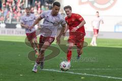 3. Liga - Saison 2025/26 - SV Wehen/Wiesbaden - FC Ingolstadt 04  - Fabian Greilinger (Nr.18 - Wiesbaden) - Marcel Costly (Nr.22 - FCI) - Foto: Meyer Jürgen