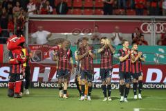 3. Liga; FC Ingolstadt 04 - SV Waldhof Mannheim; Sieg Jubel Freude Fan Fankurve Banner Fahnen Spruchband Spieler bedanken sich bei den Fans Felix Keidel (43, FCI) Benjamin Kanuric (8, FCI) Simon Lorenz (32, FCI) Yannick Deichmann (20, FCI) Dennis Borkowsk