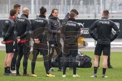 2.BL; FC Ingolstadt 04 - Training, neuer Cheftrainer Rüdiger Rehm, Pressekonferenz, Cheftrainer Rüdiger Rehm (FCI) leitet erstes Training im Gespräch mit der Mannschaft