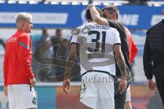 3. Liga; SV Meppen - FC Ingolstadt 04; Sieg Jubel Freude, Spiel ist aus. Spieler bedanken sich bei den Fans, Cheftrainer Michael Köllner (FCI) mit Justin Butler (31, FCI)