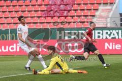 3. Liga - FC Bayern 2 - FC Ingolstadt 04 - Tor Jubel 2:1 durch Fatih Kaya (9, FCI), Torwart Lukas Schneller (22 FCB) keine Chance Lawrence Jamie (40 FCB)