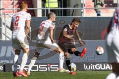 2.BL; FC Ingolstadt 04 - Holstein Kiel; Dennis Eckert Ayensa (7, FCI) Flanke, Komenda Marco (3 Kiel) Kirkeskov Mikkel (2 Kiel)