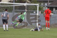 Bayernliga Süd - Saison 2021/2022 - FC Ingolstadt 04 II - VfB Hallbergmoos - Karaogul Ishak (#15 FCI) mit einer Torchance - Martin Dinkel Torwart Hallberg - Foto: Meyer Jürgen