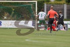 Landesliga - Saison 2025/26 - SV Manching - FC Memmingen II -  Der 0:1 Führungstreffer durch - Henkel Moritz schwarz Memmingen  - jubel -  - Torwart Thomas Obermeier (Nr.1 - SV Manching) - Herbert Paul (Nr.5 - SV Manching) - Foto: Meyer Jürgen