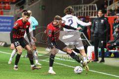 3. Liga; FC Ingolstadt 04 - Erzgebirge Aue; Zweikampf Kampf um den Ball Max Dittgen (10, FCI) Danhof Tim (2 Aue) Arian Llugiqi (25, FCI)