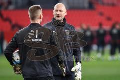 3. Liga; FC Ingolstadt 04 - Erzgebirge Aue; vor dem Spiel Torwart Marius Funk (1, FCI) Torwart-Trainer Robert Wulnikowski (FCI)