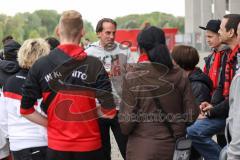 2.BL; FC Ingolstadt 04 - FC Hansa Rostock; nach dem Spiel Cheftrainer Rüdiger Rehm (FCI) im Gespräch mit Fans