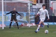 3. Liga - KFC Uerdingen 05 - FC Ingolstadt 04 - Merlin Röhl (34, FCI) Torwart Jurjus Hidde (31 KFC)