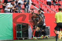 DFB Pokal; FC Ingolstadt 04 - Erzgebirge Aue; Tor Siegtreffer Jubel Fatih Kaya (9, FCI) bei den Fans Merlin Röhl (34, FCI) Filip Bilbija (35, FCI) Cheftrainer Roberto Pätzold (FCI)