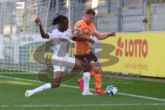 3.Liga - Saison 2023/2024 - SC Freiburg II - FC Ingolstadt 04 - Jannik Mause (Nr.7 - FCI) - Jordy Makengo (Nr.4 - Freiburg II) - Foto: Meyer Jürgen