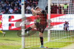 3. Liga; SSV Jahn Regensburg - FC Ingolstadt 04; ärgert sich Torschuß knapp vorbei Jannik Mause (7, FCI) tritt ans Tor