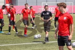 Bayernliga Süd - Saison 2022/2023 - FC Ingolstadt 04 II -  Trainingsauftakt - Käs Alexander Trainer FCI gibt Anweisungen - Foto: Meyer Jürgen